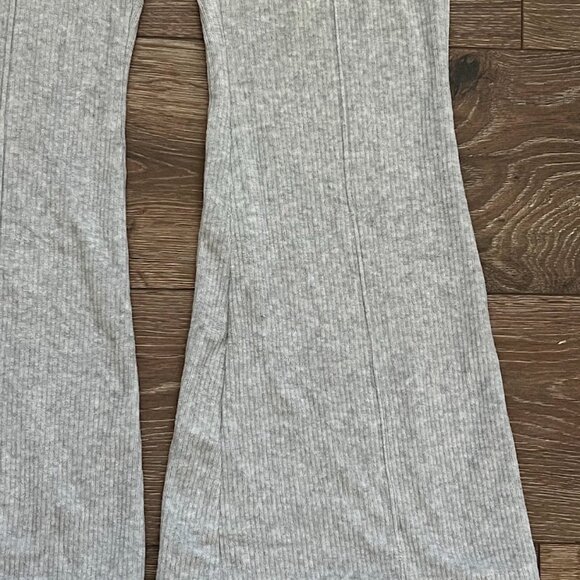 Aerie Gray Ribbed Velour Flare Lounge High Waisted Pants Size Small Regular - Picture 6 of 14